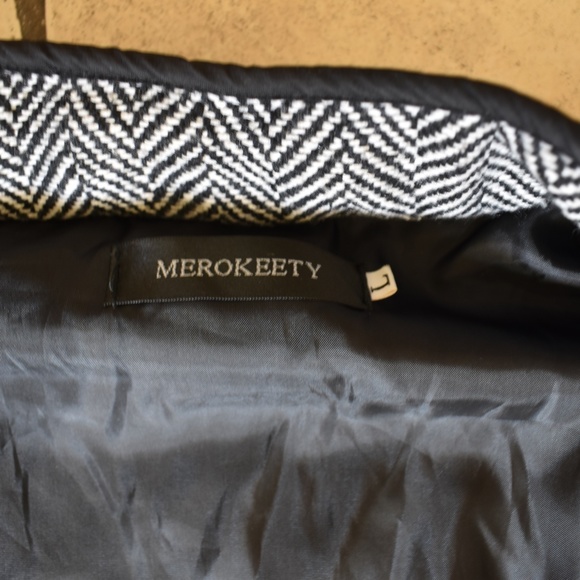 Black and White Vest - Picture 3 of 4